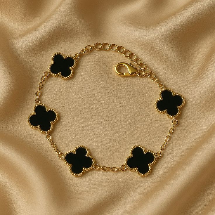 Black/white Clover Bracelet