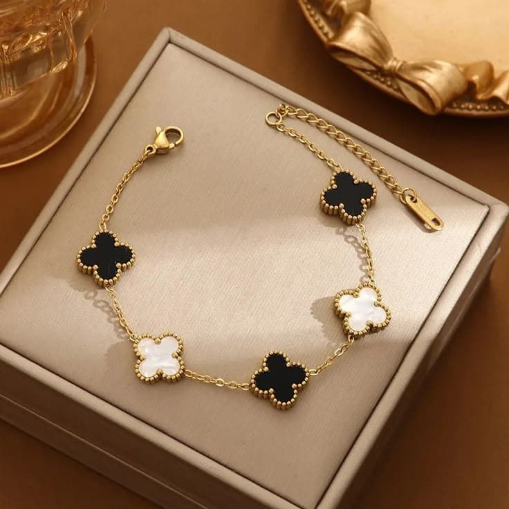 Black/white Clover Bracelet